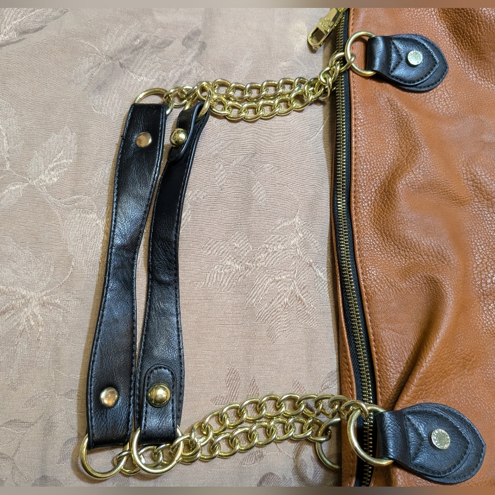 Steve Madden Shoulder Bag, EUC! - Picture 2 of 12